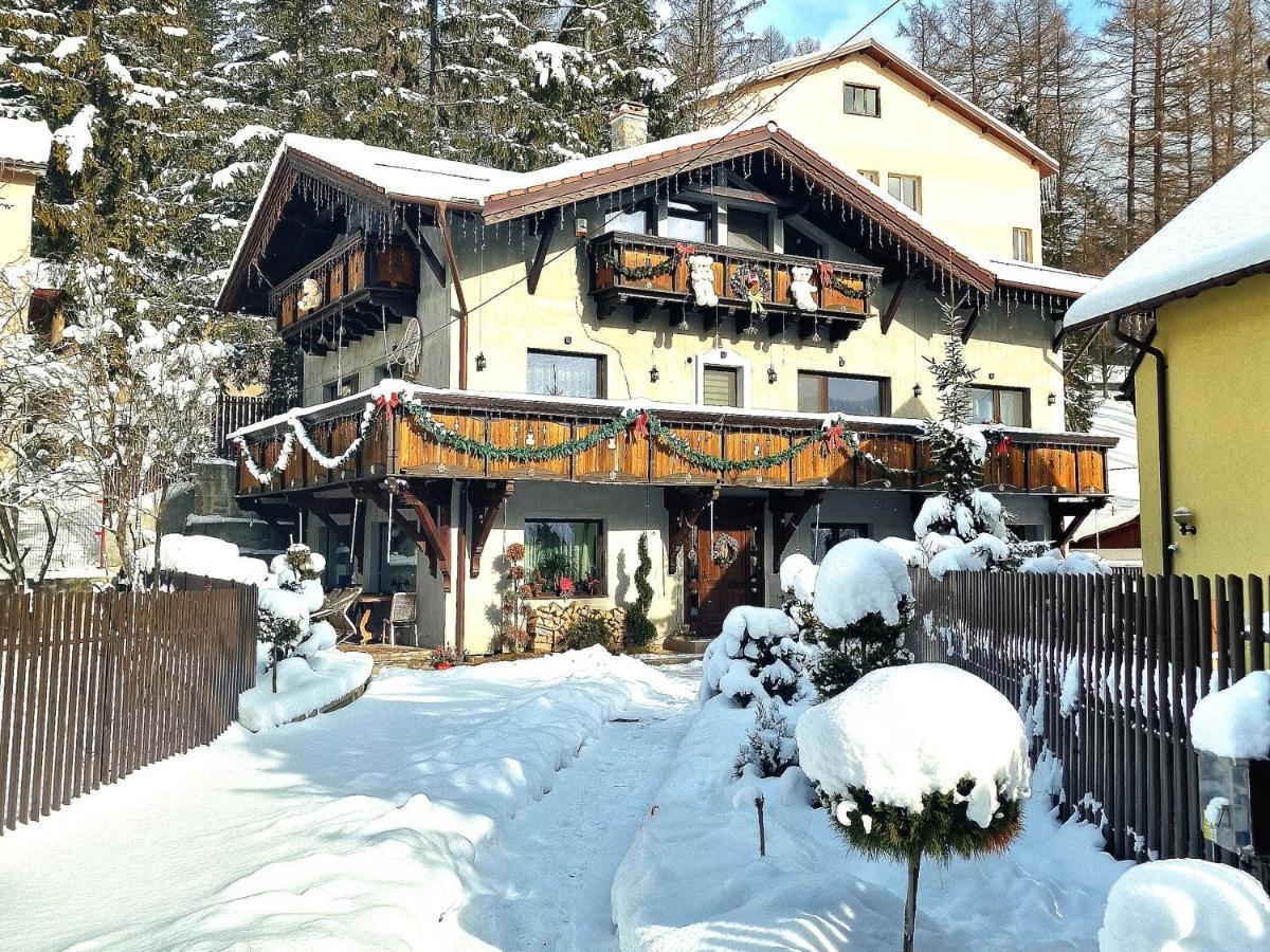 Amor Tirol Busteni (Adults Only) Bagian luar foto